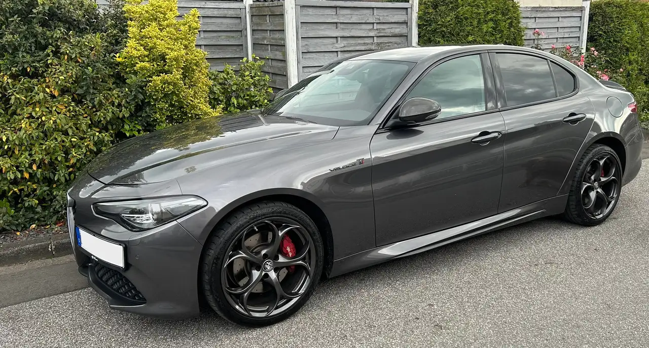 Giulia2.2 AT8-Q4 Veloce Ti, Carbon, CarPlay, TOP