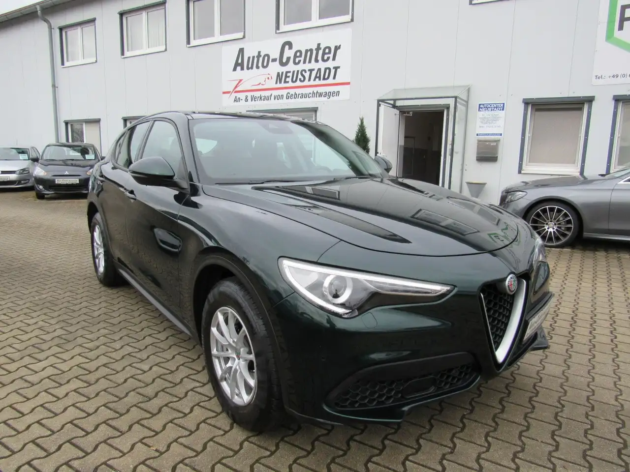 StelvioBusiness Q4, NAVI, KEYLESS, XENON, ACC