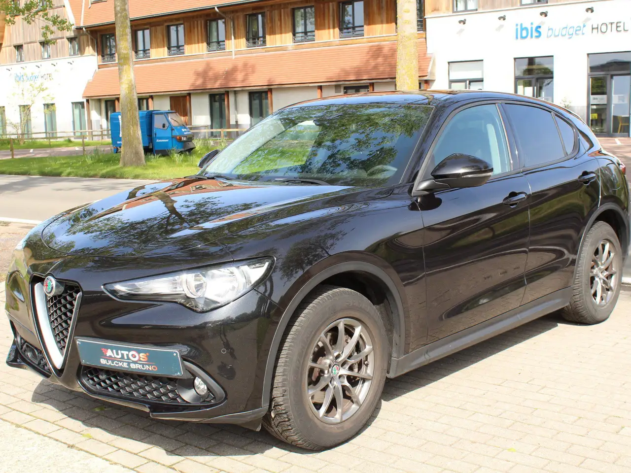 Stelvio2.2 JTD Navi LaneA CC CarApp Camera Alu 41000km