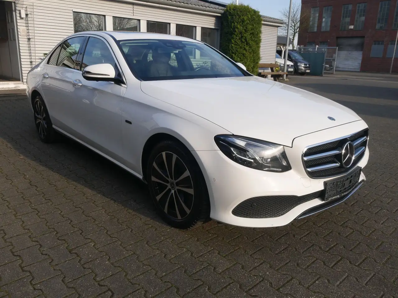 E 300de Lim.Avantg. COMAND MBUX Leder Distronic