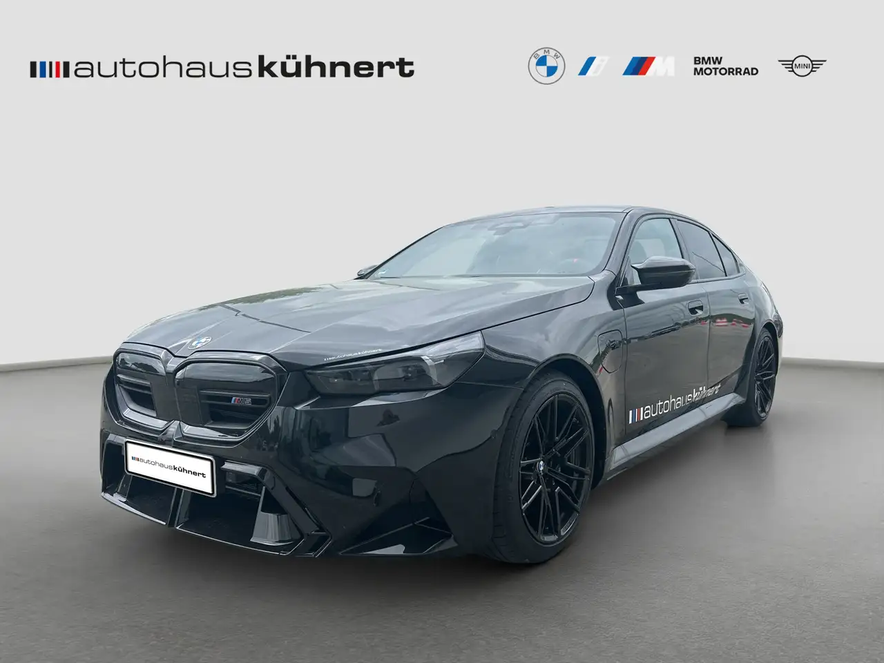 M5Limousine Hybrid UPE: 153.600 EUR B&W Carbon