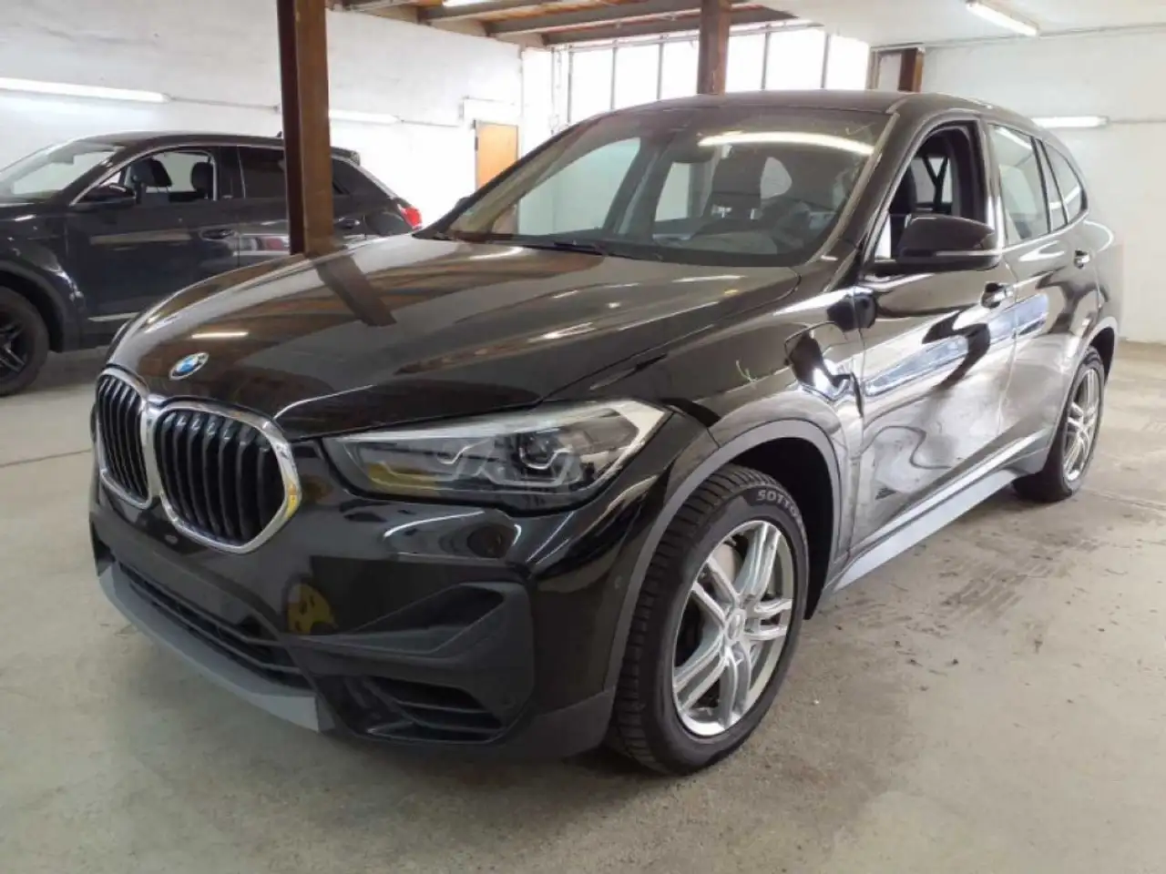 X1xDrive 25e Advantage AHK LED Navi DAB PDC SHZ