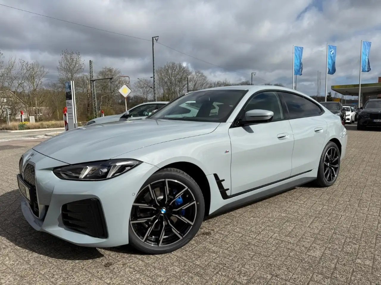 i4eDrive40 M-Sport/ACC/AHK/adapt.Fahrwerk/DAB