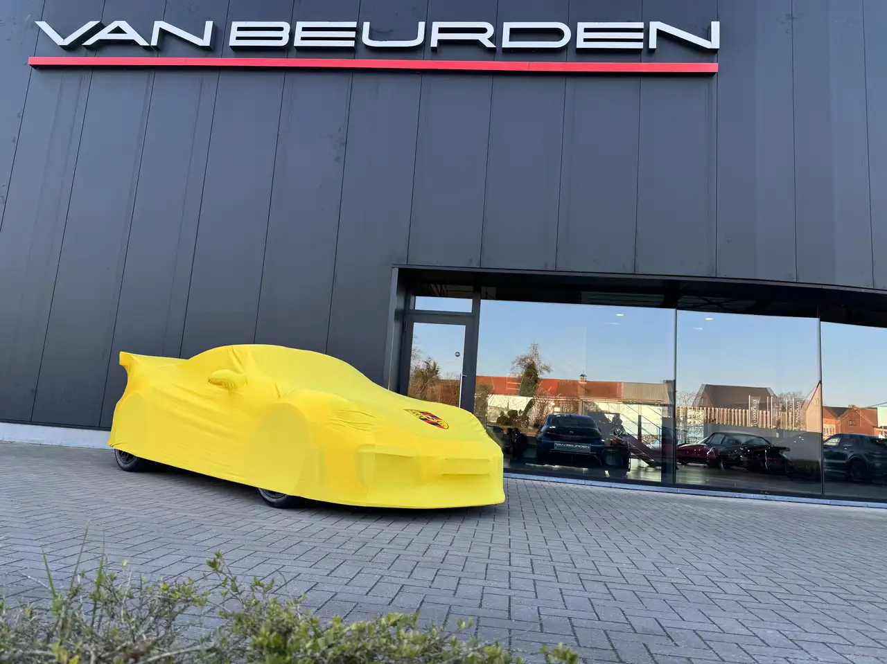 911991 GT2 RS 3.8 Bi-Turbo PDK "Racing Yellow"