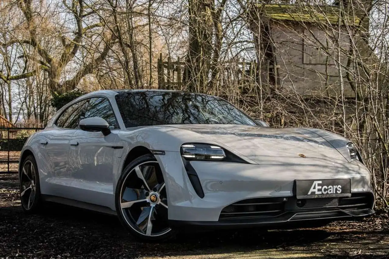 TaycanSPORT TURISMO / SPORT CHRONO / PANO ROOF / VAT CAR