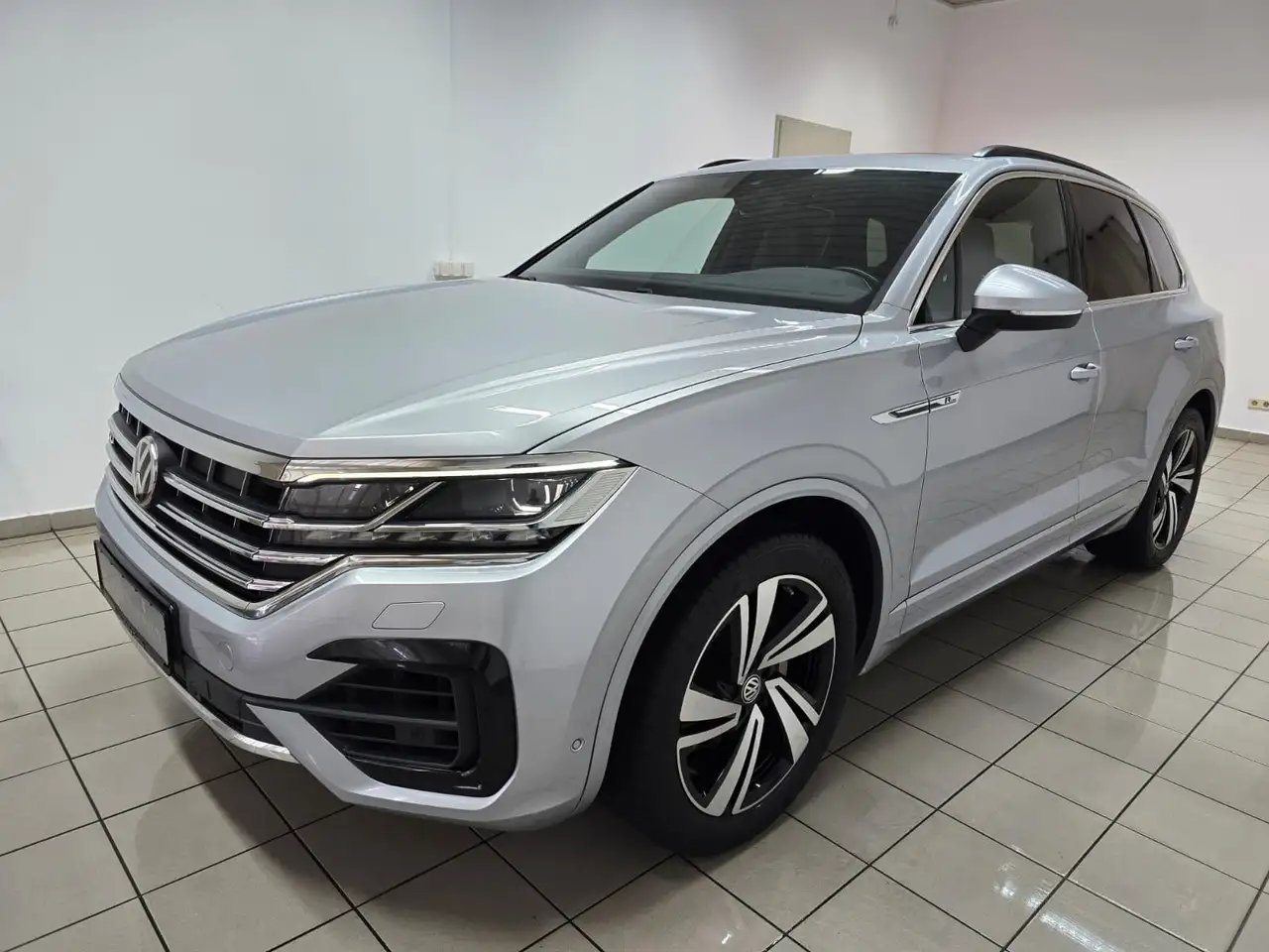Touareg4Motion R line Matrix LED Luft Pano AHK 20"