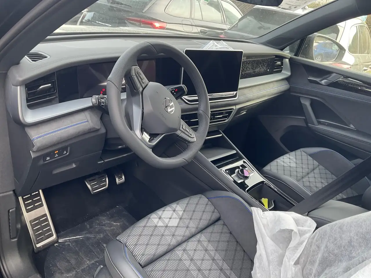 Tayron2.0 TDI 142 kW 4Motion R-Line DSG 4M Black, 7-S...