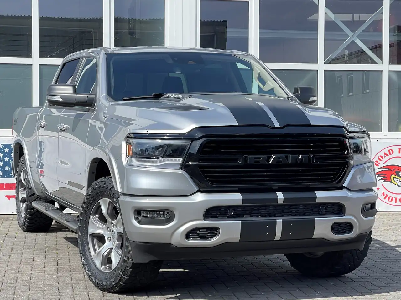 RAM1500 Laramie 5,7L 4x4 LED PDC Leder Prins