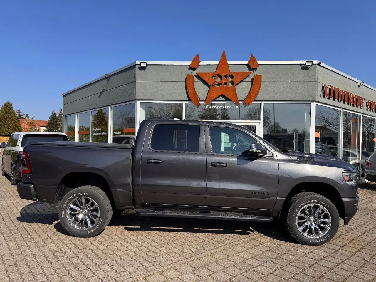 RAM1500 , 5,7L V8 "sport"  , 1.Hand,deutsche EZ