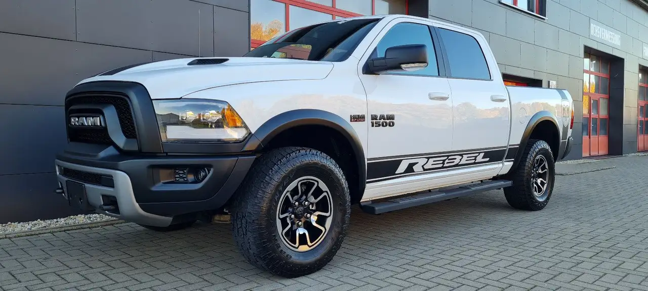 RAMREBEL 5.7 V8 OFFROAD Prins LPG Navi