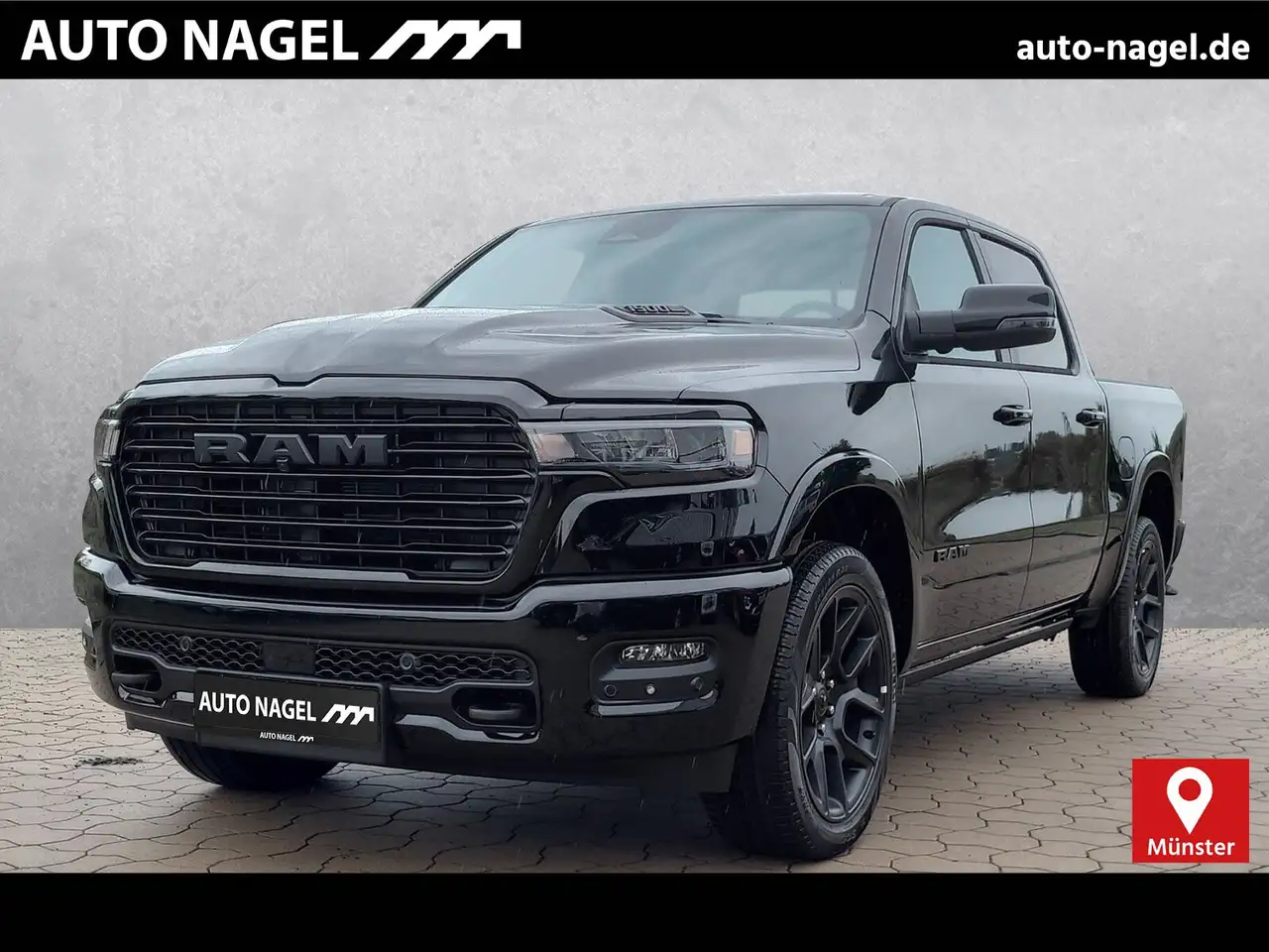 RAM1500 Crew Cab Laramie Night MY25 Luftfed Auspuff