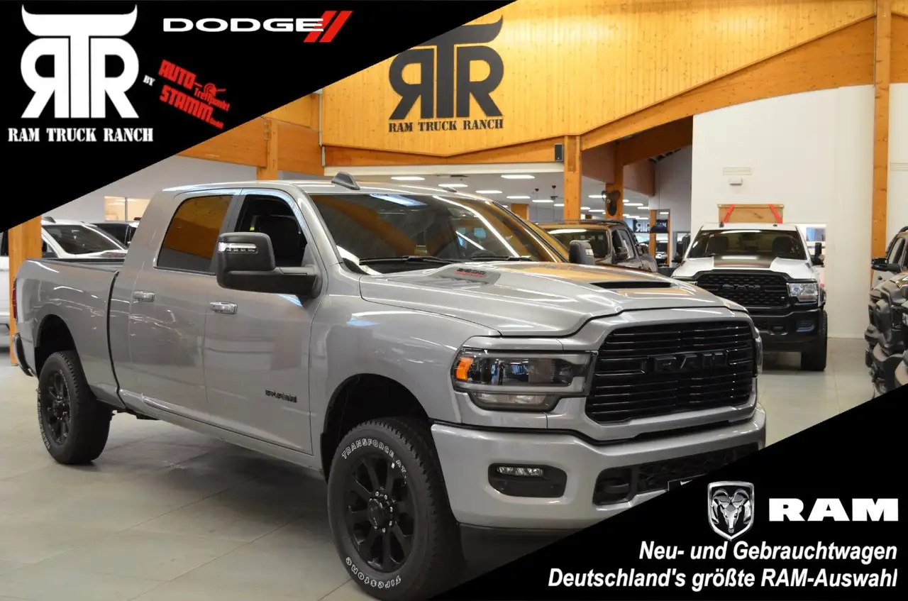 RAM2500 Laramie NIGHT Mega Cab 4x4