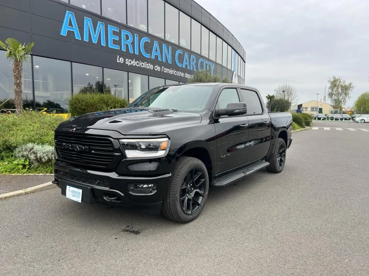 RAM1500 CREW LARAMIE SPORT NIGHT EDITION AIR
