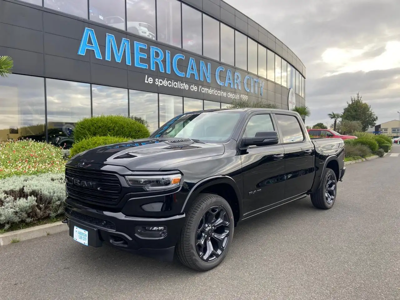 RAM1500 CREW LIMITED NIGHT EDITION RAMBOX