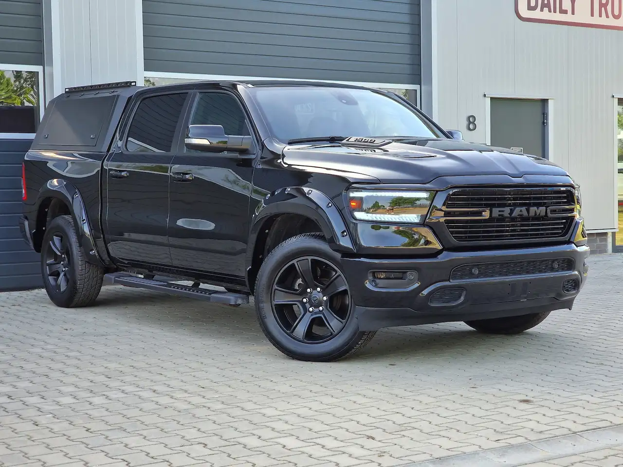 RAM1500 5.7 4x4 Bighorn Night Hardtop AHK PDC