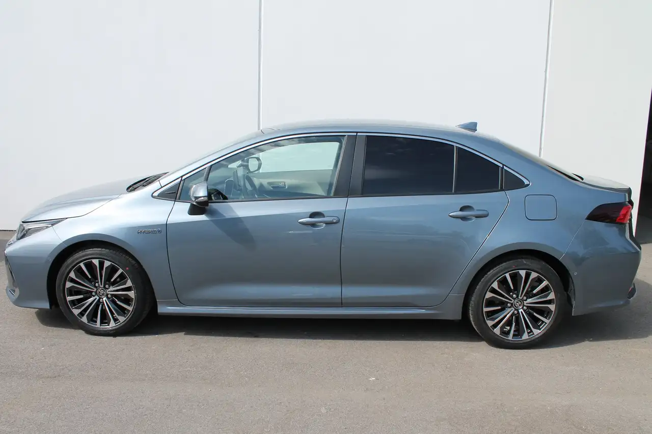 CorollaLimousine 1,8 Hybrid Lounge