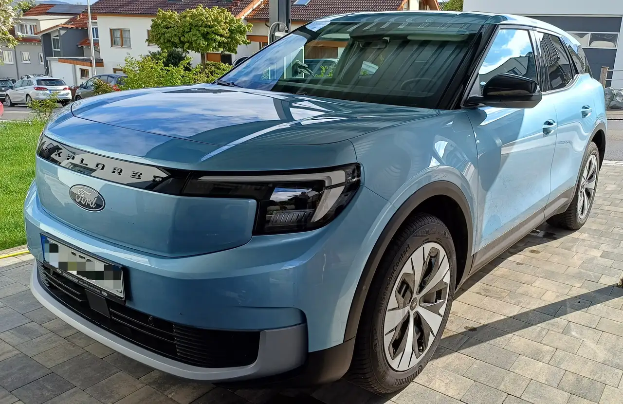 ExplorerExplorer Elektromotor mit Standard Range RWD 52kWh