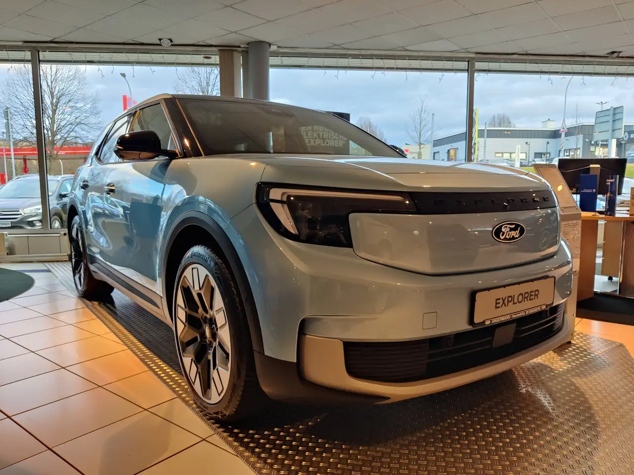 ExplorerBEV Premium 77KWH Panoramadach 21"Felgen Automatik
