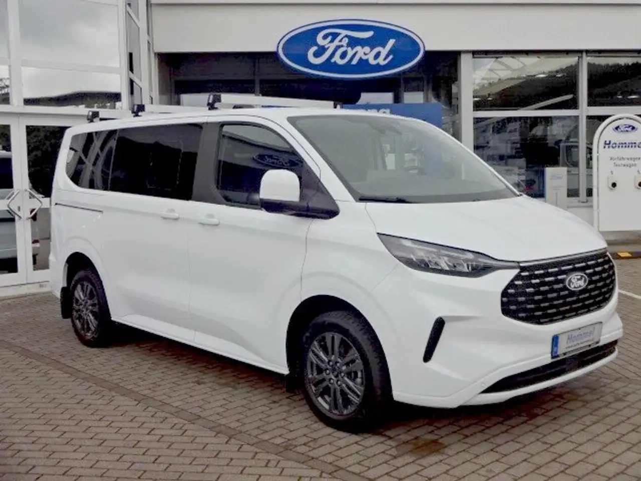 Tourneo Custom320 L1 Titanium FWD LED+NAVI+AHK+PP+CAM+ACC+TWA