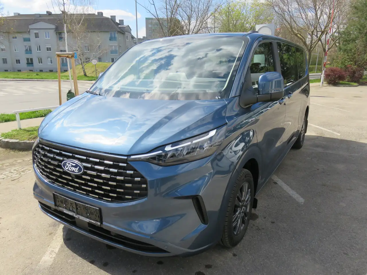 Tourneo CustomBus 2,0 EcoBlue 320 L1H1 FWD Titanium Aut.