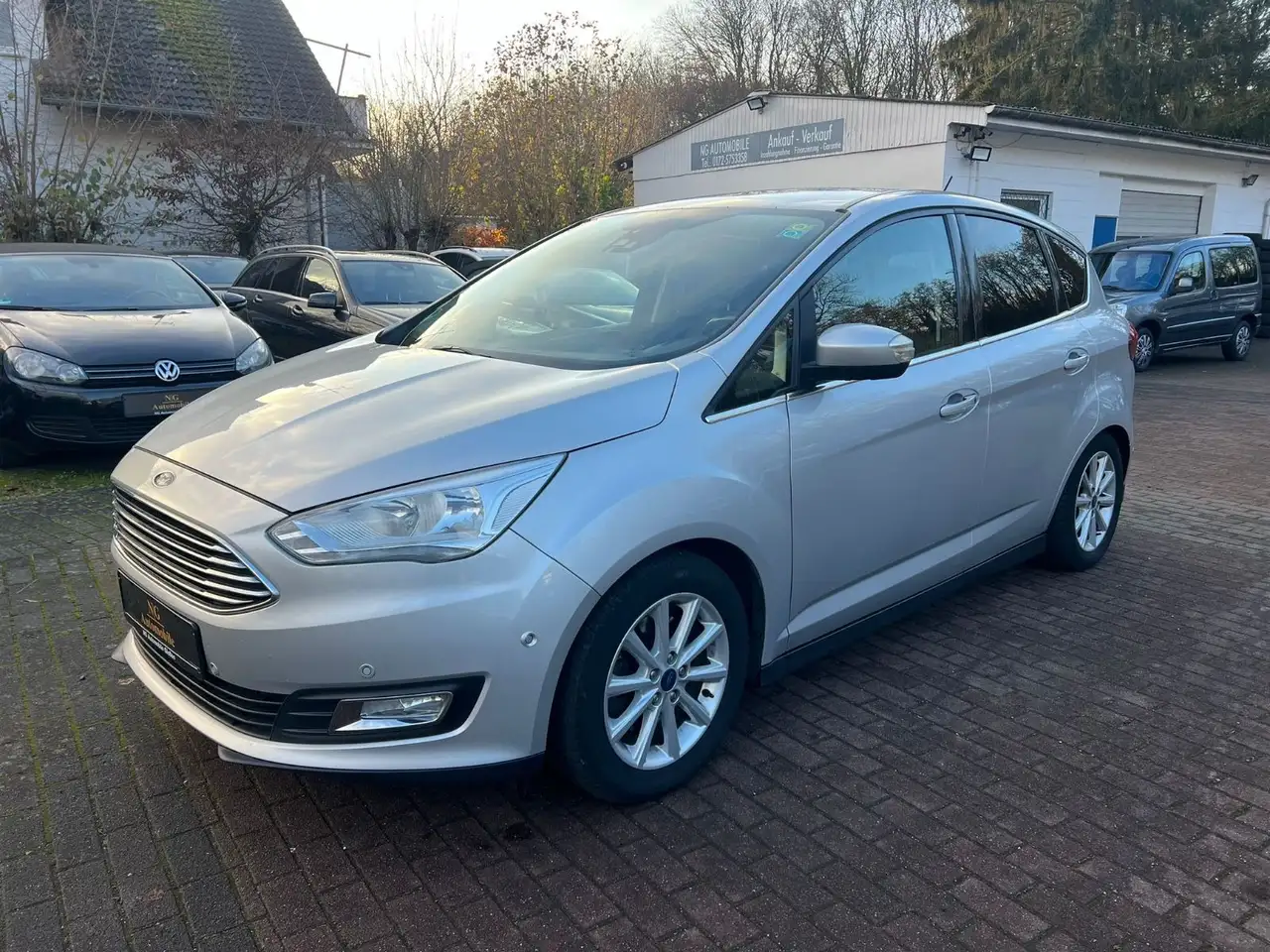 C-MaxTitanium *Navi*SHZ*Assistenten*PDC*1.Hand*
