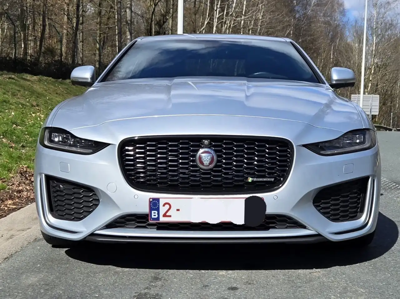 XE2.0 D MHEV D200 R-Dynamic SE black pack