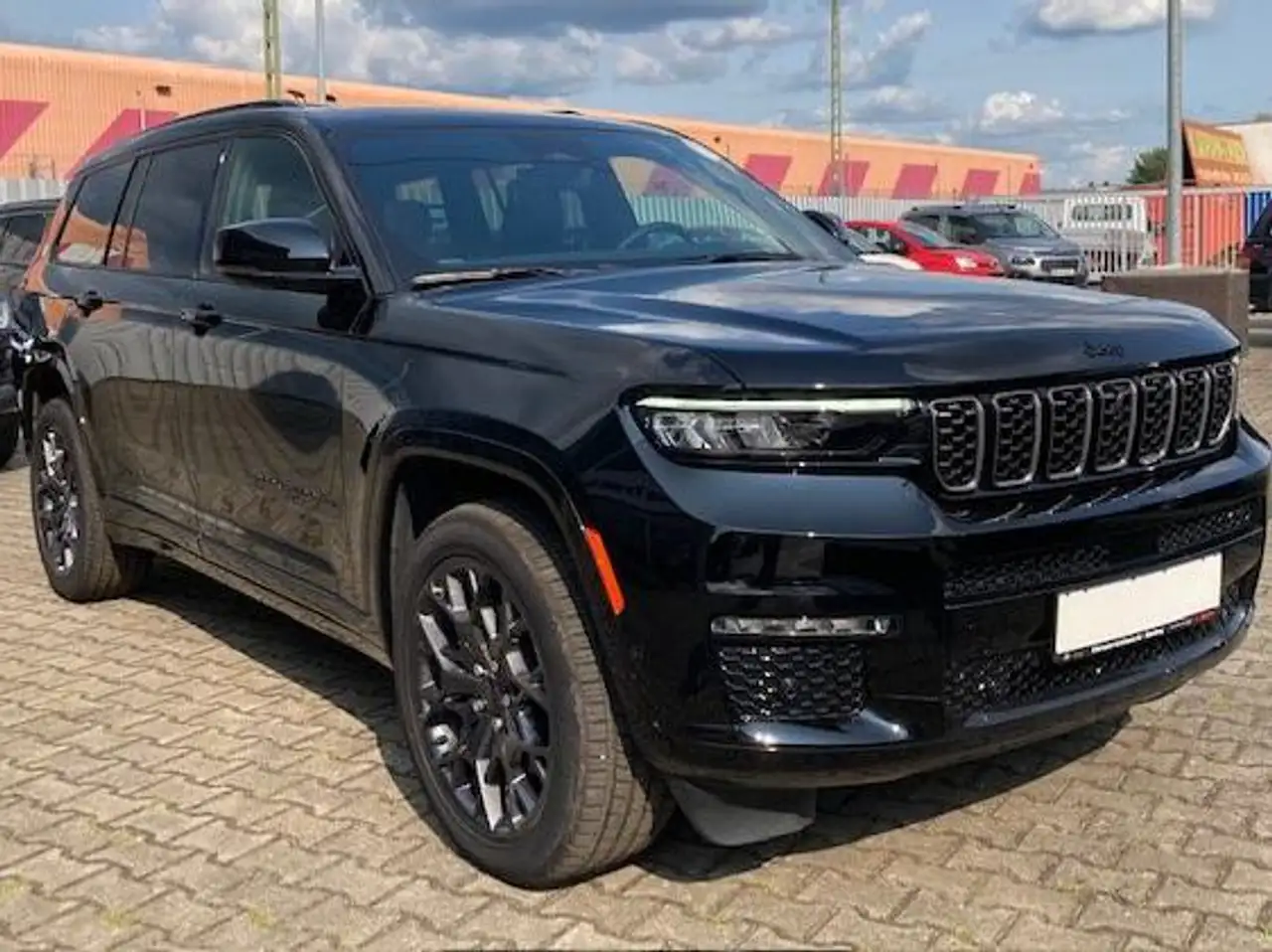 Grand CherokeeL Summit Reserve 4x4 V8 5.7l HEMI/7-Sitze/Navi/LED