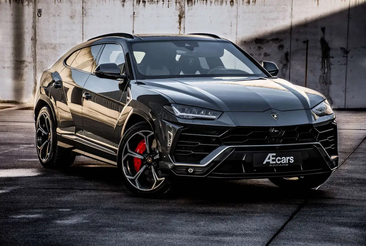 Urus*** CARBON CERAMIC BRAKES / PANO ROOF / LED ***