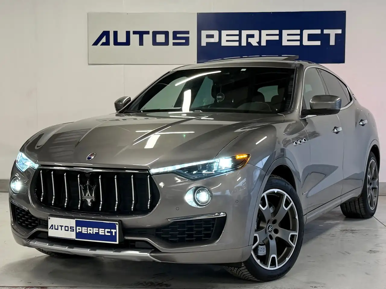 Levante3.0 V6 BiTurbo Q4 GranLusso CAMERA360 FULL CUIR
