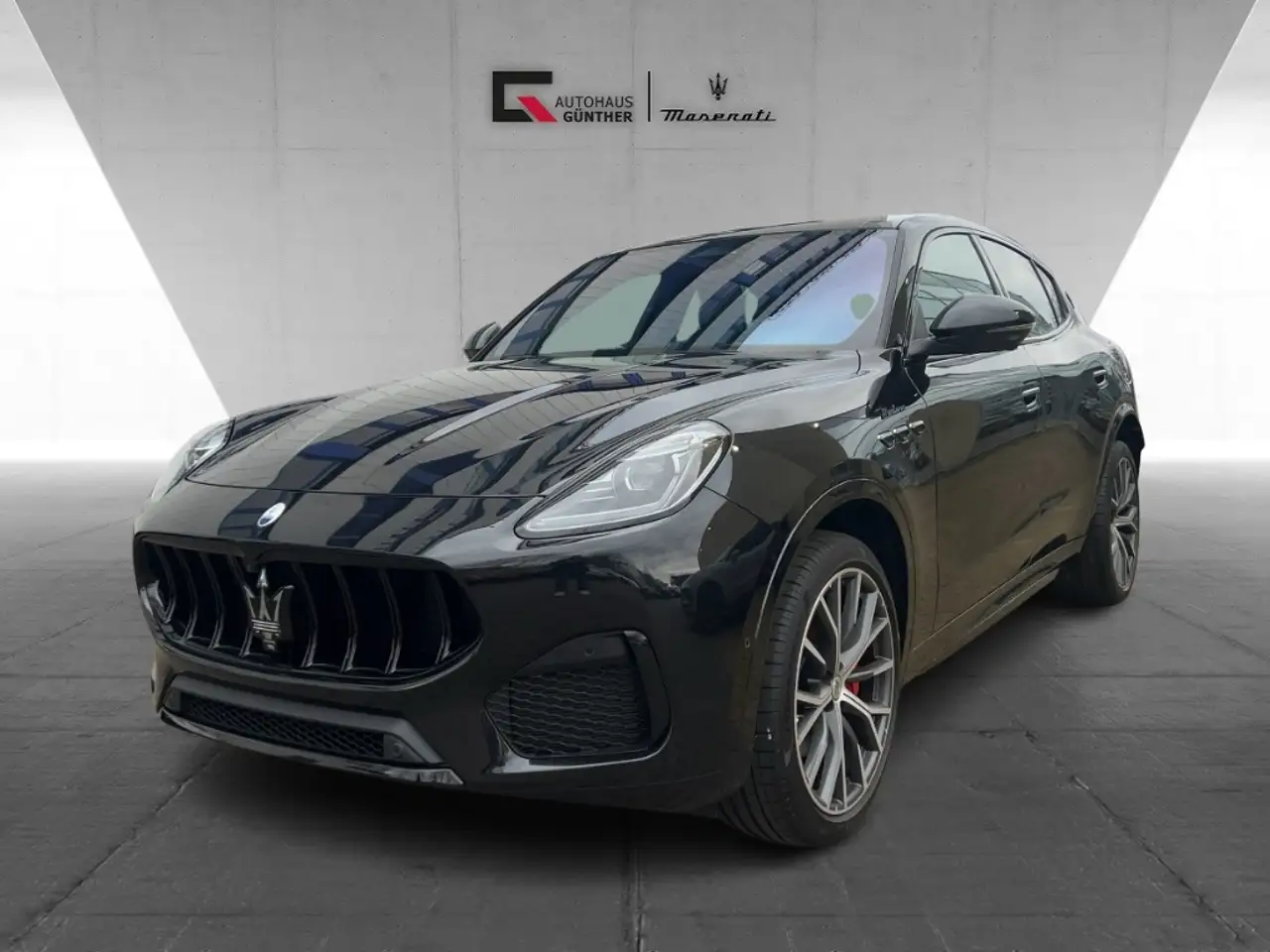 GrecaleModena / AWD / MY24 / Fahr.Paket PLUS / Klima Pak.