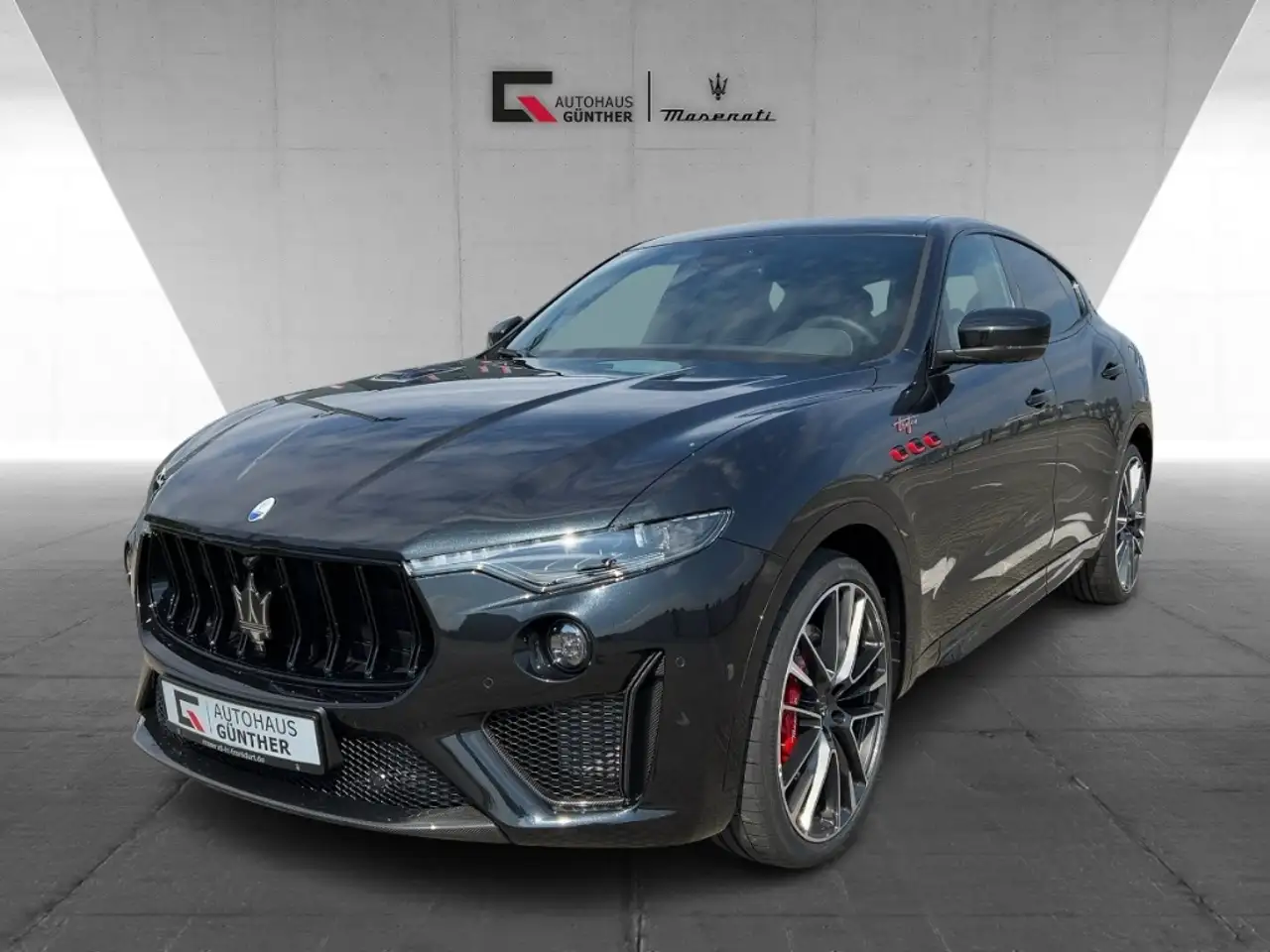 LevanteTROFEO MY23 V8 580PS AWD Nero&Nero
