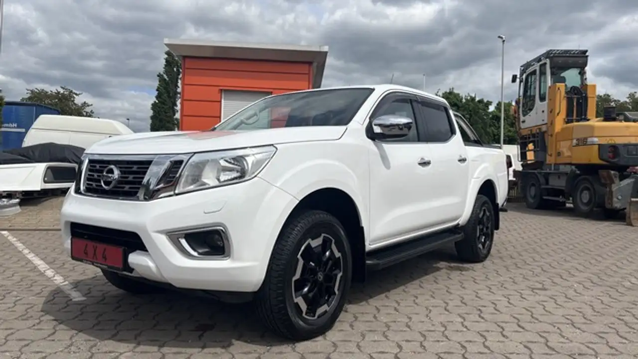 NavaraDouble Cab 4x4 Heckd. RFK AHK SHZ