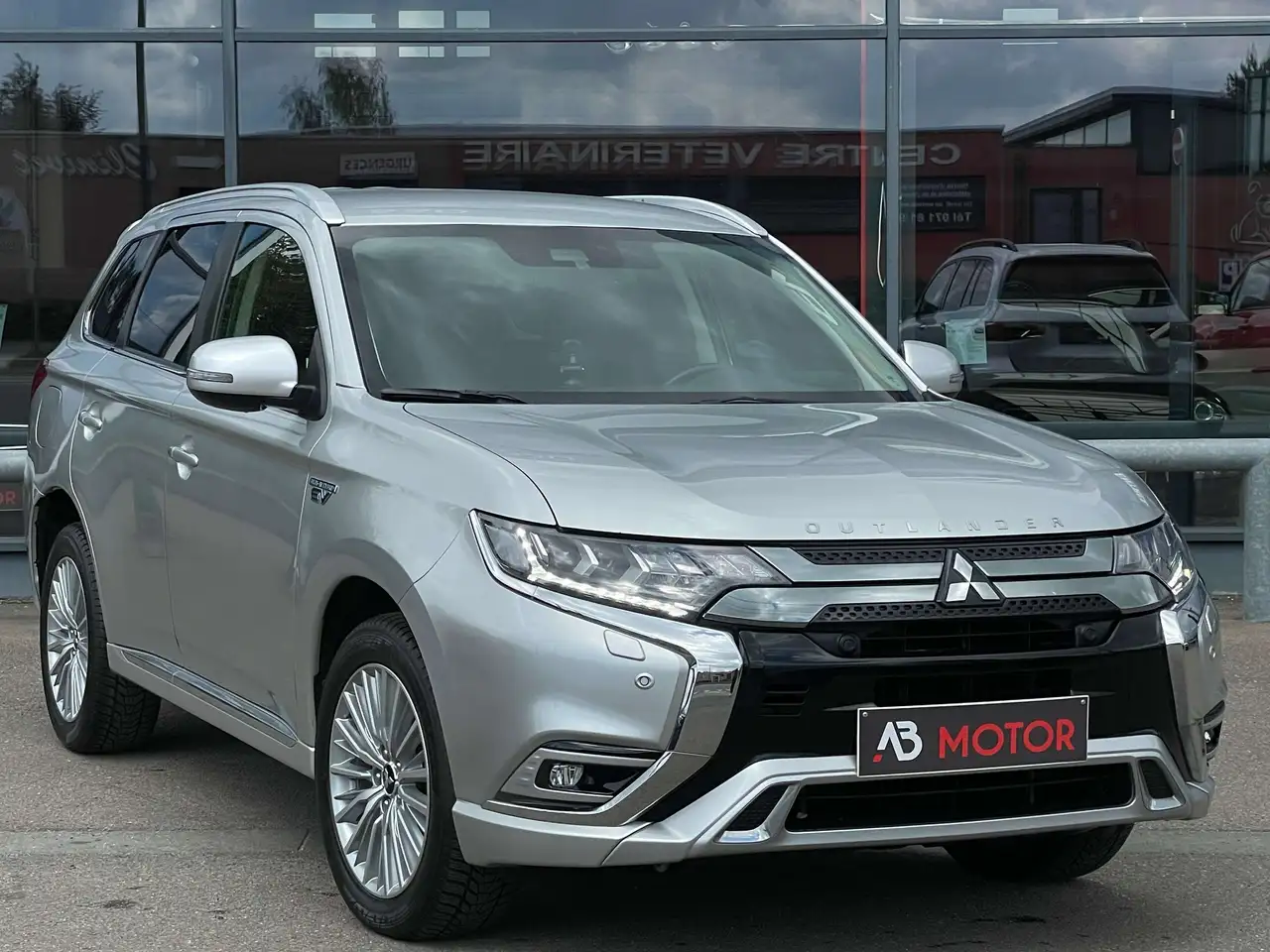 Outlander2.4i 4WD PHEV S-AWC TVAC CAMERA CARPLAY 1RE MAIN