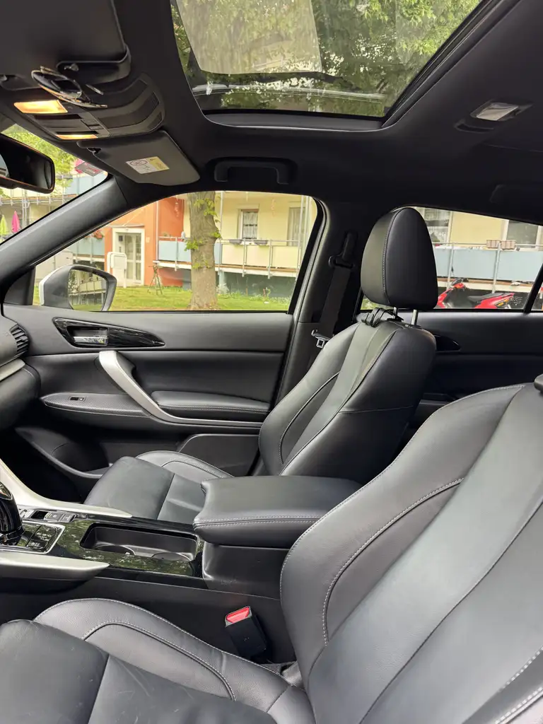Eclipse CrossPlug-In Hybrid 4WD Top