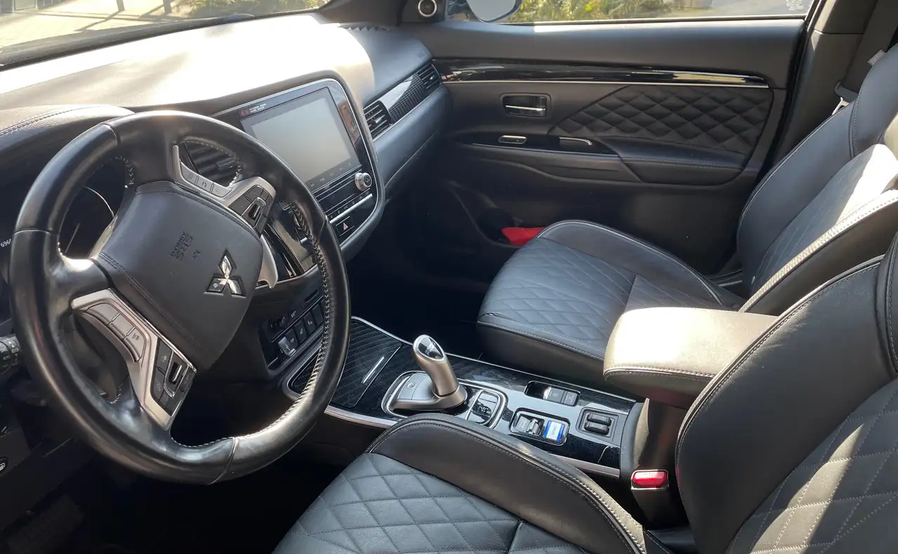 OutlanderOutlander 2.0 4WD Plug-In Hybrid Plus