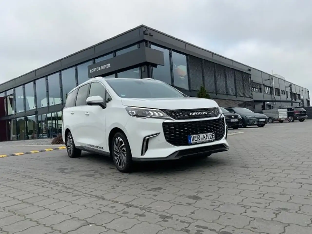 Euniq 570kWh +6Sitzer+PanoDach+Leder+LED+