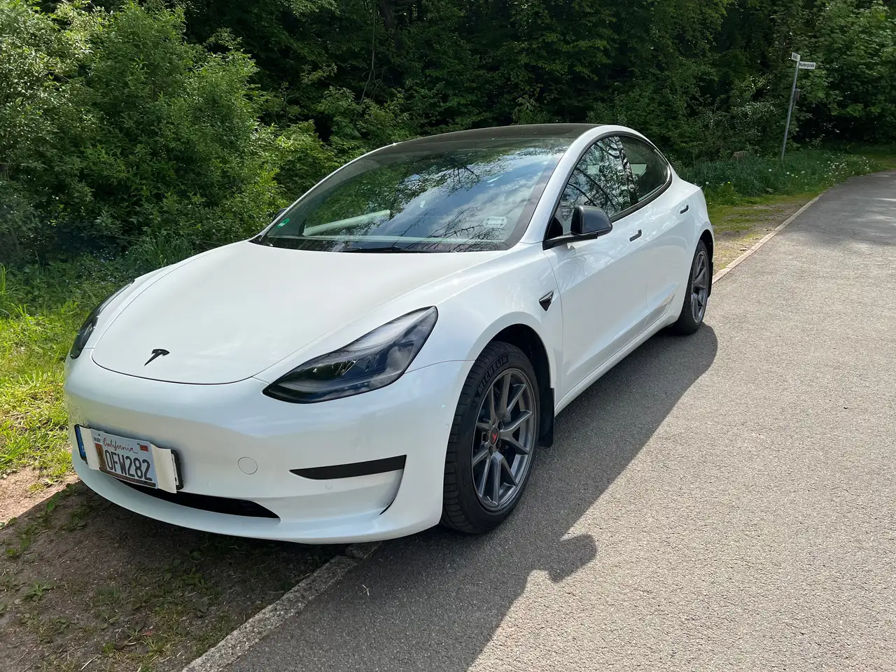 Model 3Model 3 Standard Reichweite Plus Hinterradantrieb
