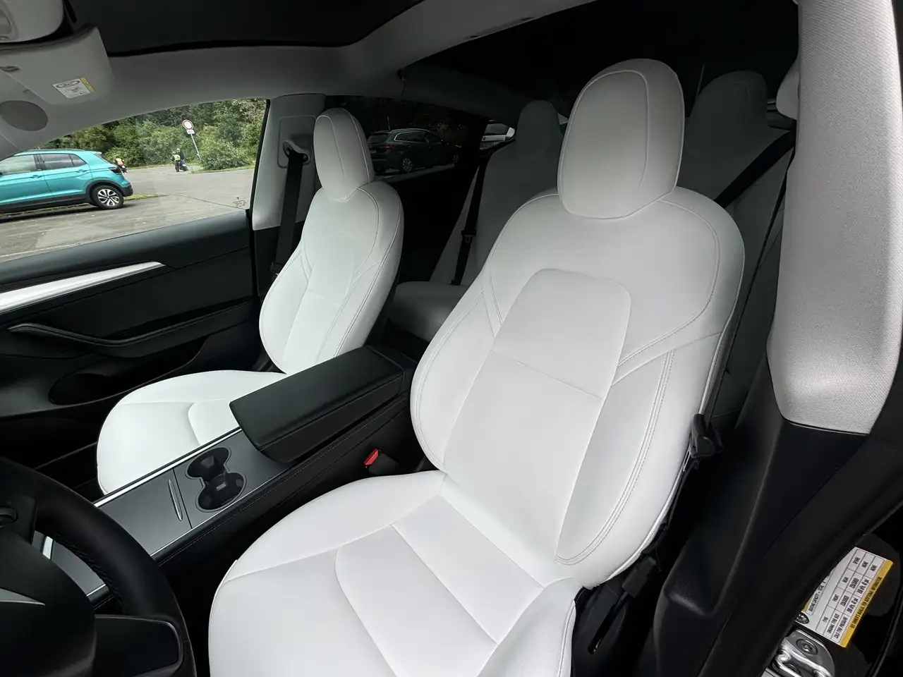 Model 3Allradantrieb Dual Motor Performance innen Weiß