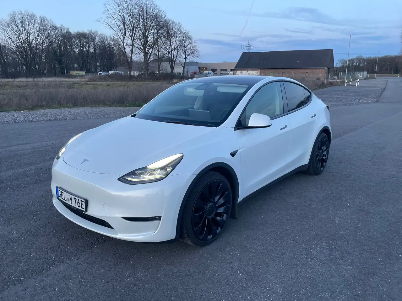 Model YModel Y Performance Dual Motor AWD