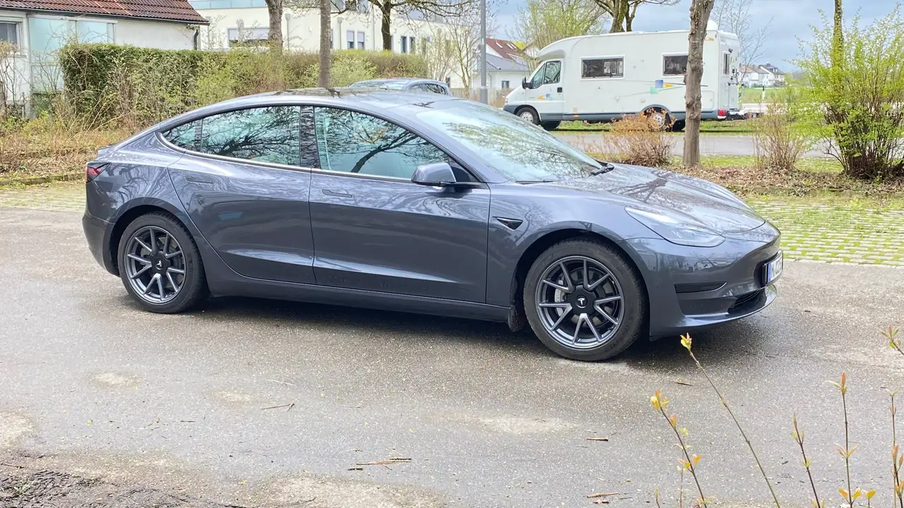 Model 3Model 3 RWD Hinterradantrieb AHK