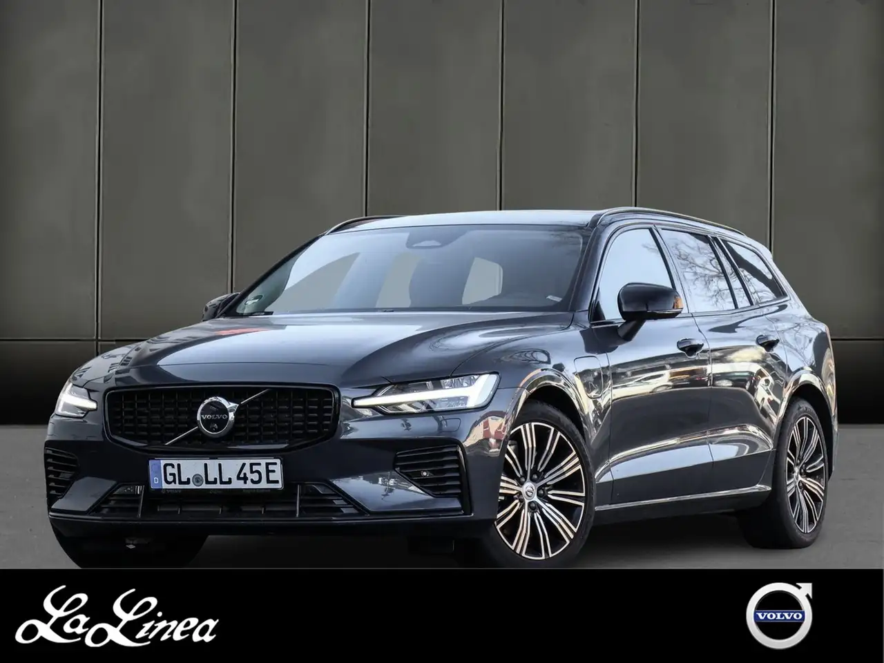 V60Kombi T6 Plus Dark Recharge Plug-In Hybrid AWD