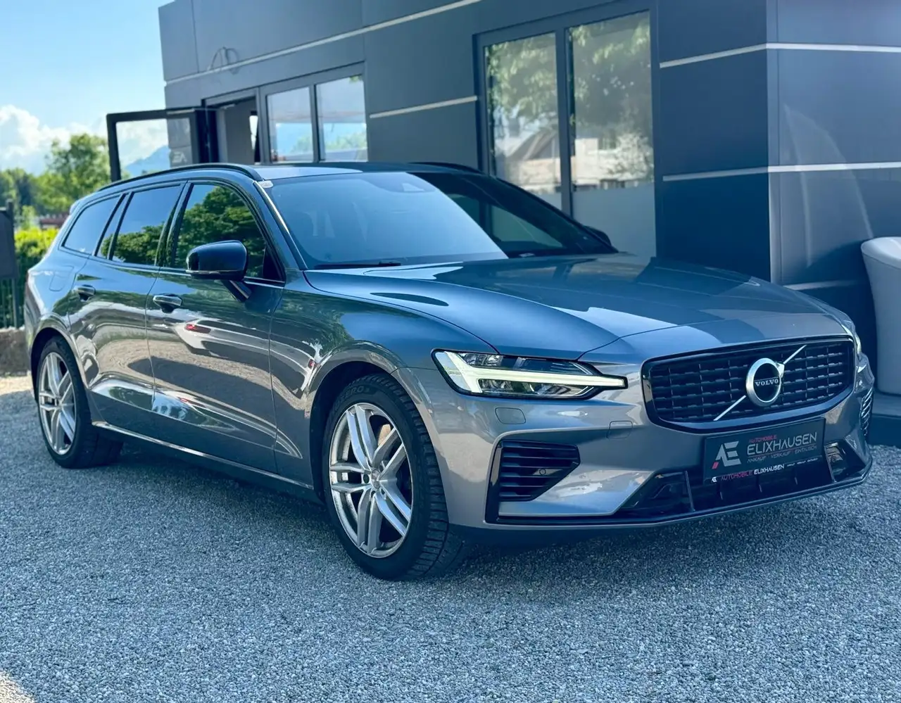 V60R Design Recharge Plug-In Hybrid AWD