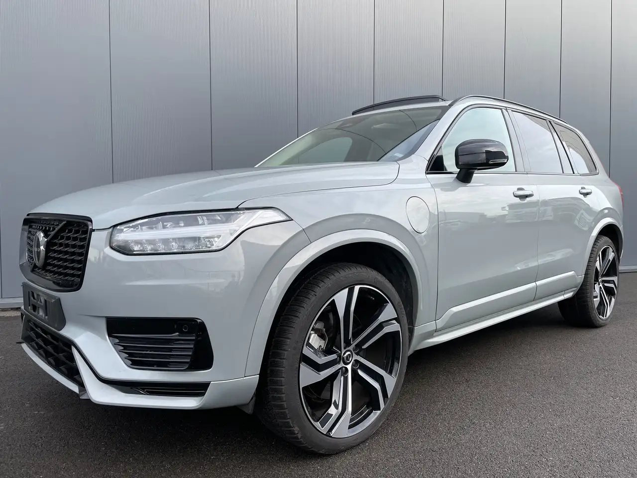 XC90T8 PHEV Plus Dark AWD 7-Seat ACC BLIS H&K PANO 22"
