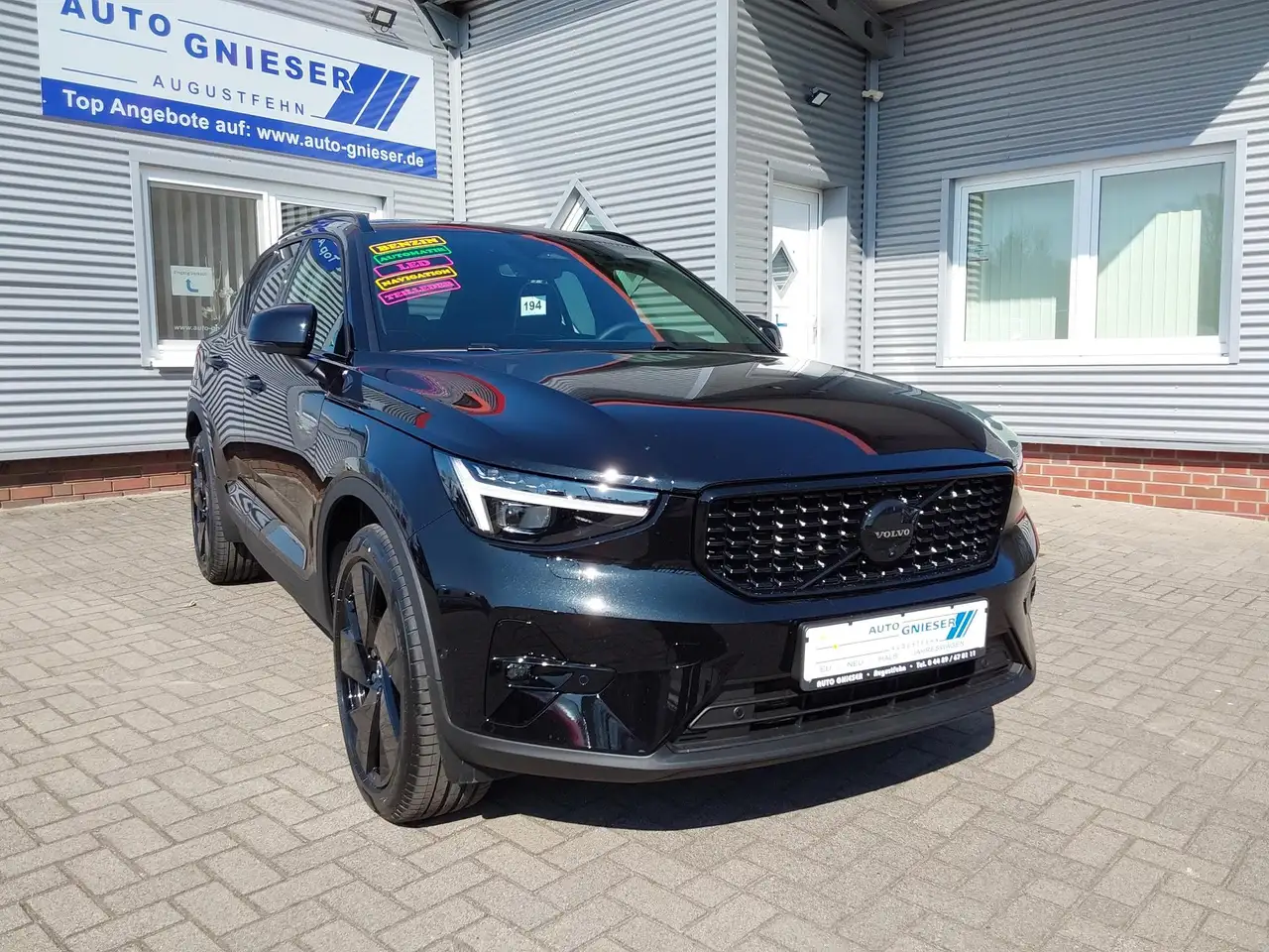 XC40B4 2WD Ultra Black Edition ACC/LED/PDC/SHZ/PANO...