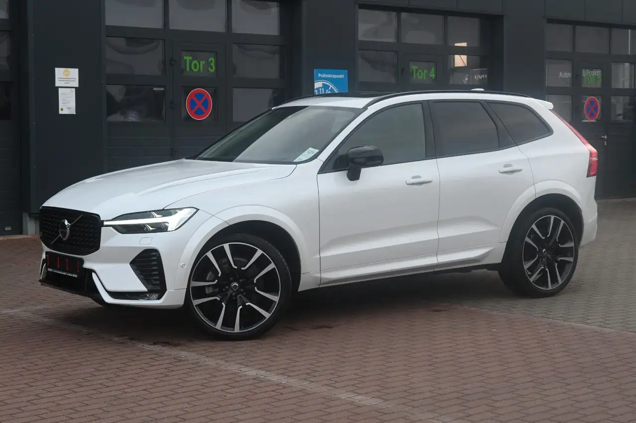 XC60B5 D AWD Ultimate Dark*PANO*STHZ*B&W*360*QI