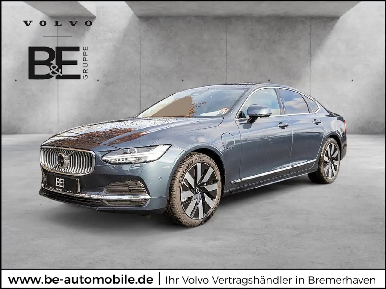 S90T8 Ultimate Bright Recharge AWD B&W HUD
