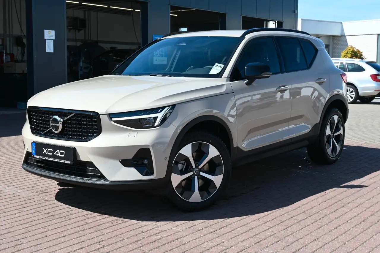 XC40B4 DKG Plus Dark*FSHZG*360°*ACC*Allwetter
