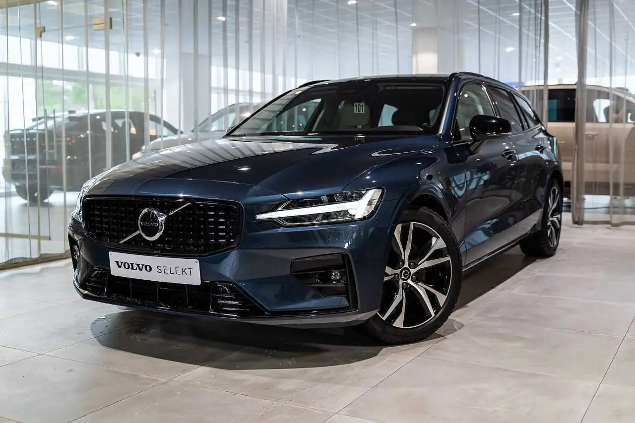 V60Plus, B4 Mild Hybrid, Diesel, Dark