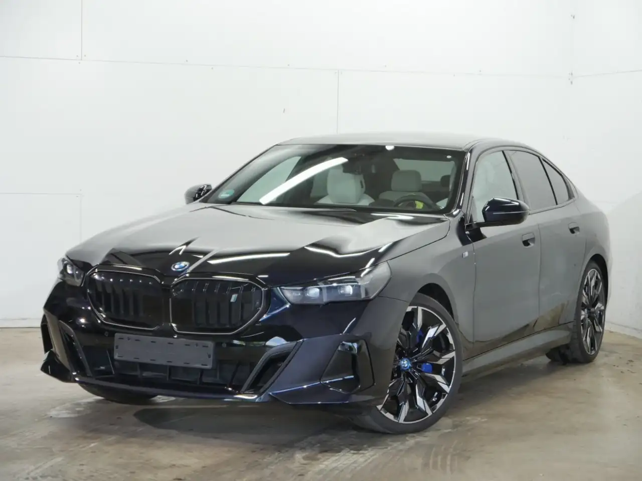 i5xDrive40 ///M Sport PRO AHK PanoD B&W adapt.FW.