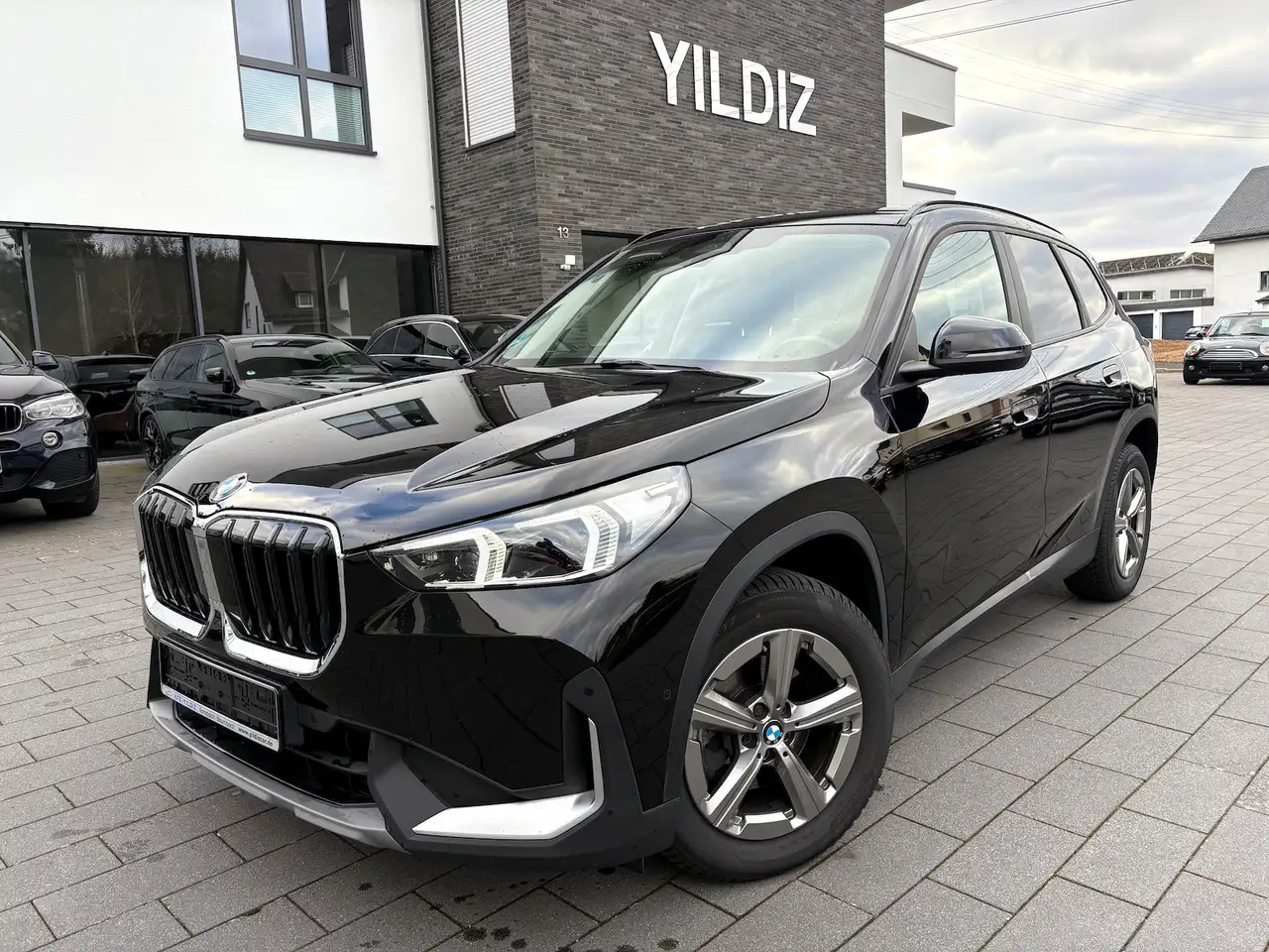 X118d Auto. * LED * NAVI * KEYLESS *